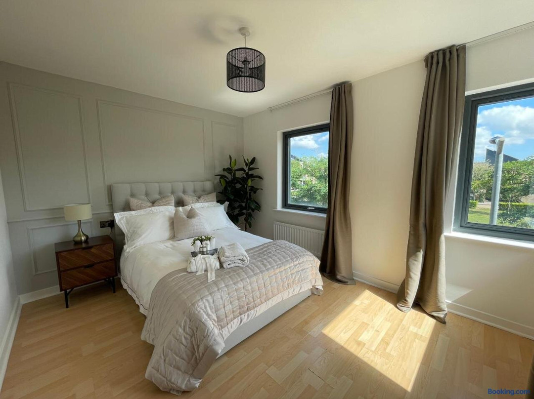 Quiet Luxe Home With Gym And Free Parking