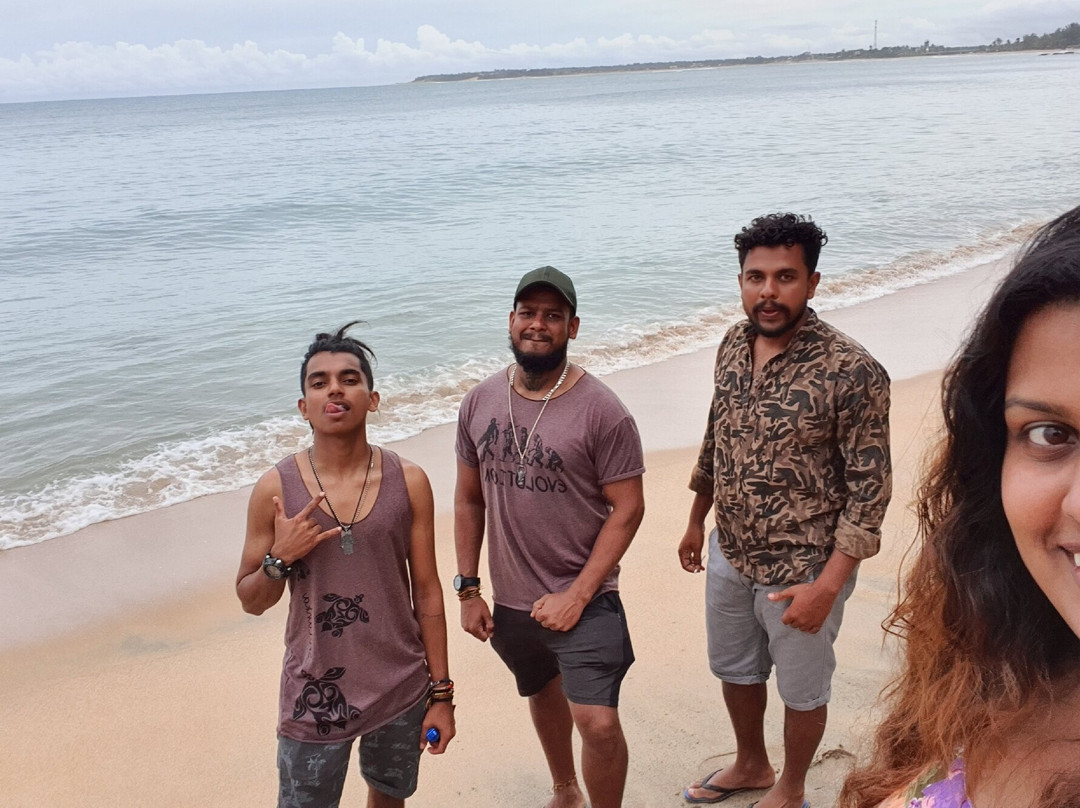 Arugambay Beach and Lagoon主图