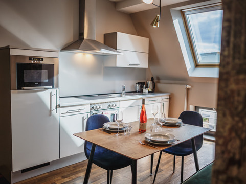 马戏团酒店主图