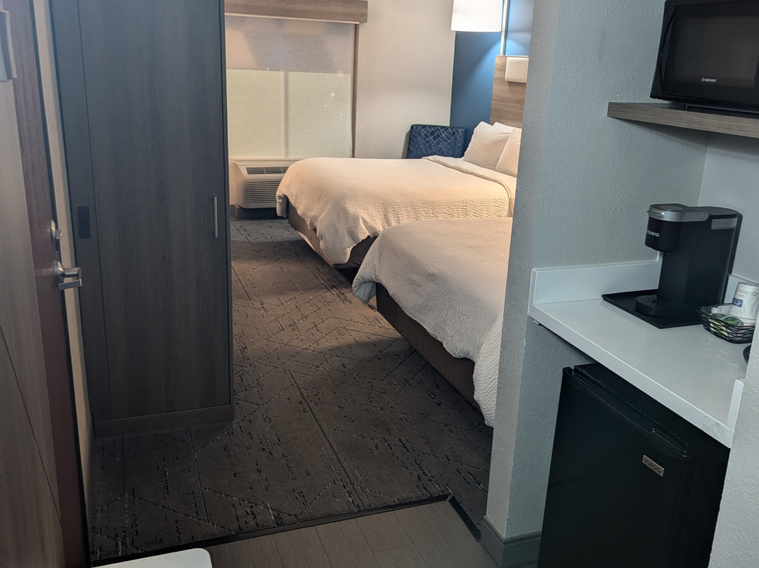 Holiday Inn Express & Suites Wytheville By IHG主图