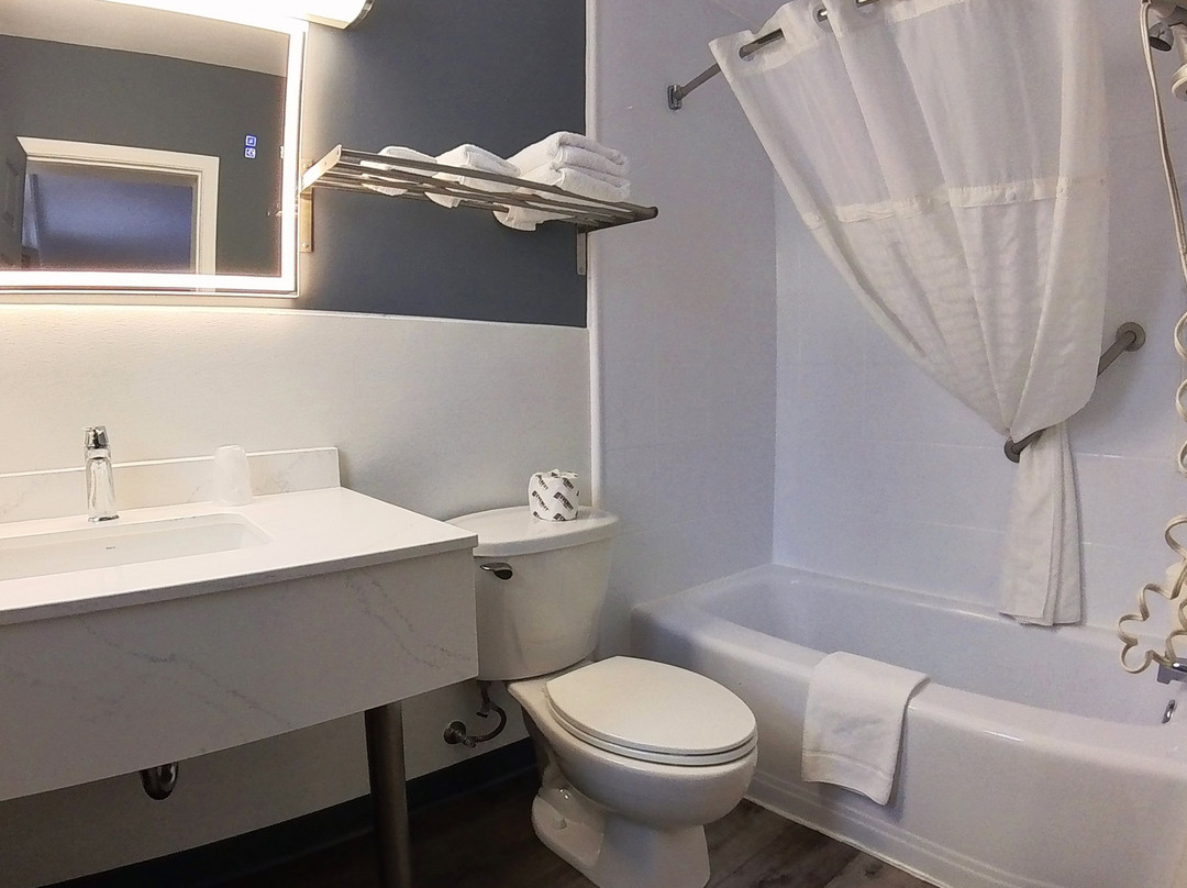 Moonlight Inn and Suites Sudbury主图