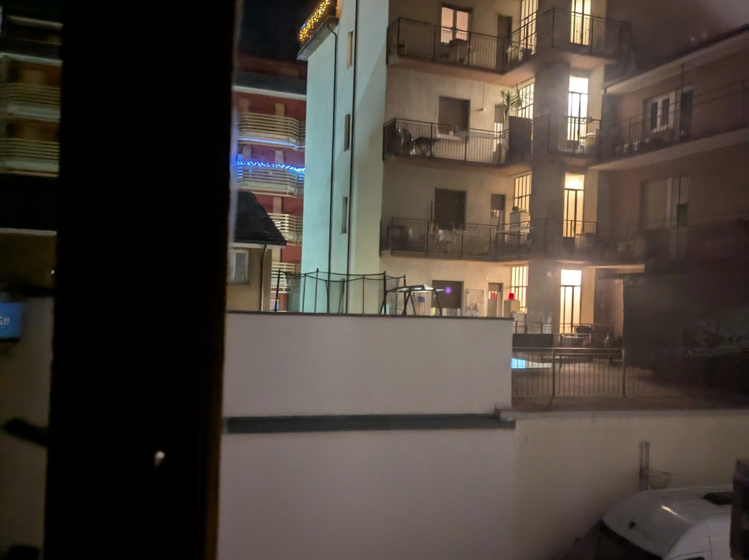 科罗纳酒店主图