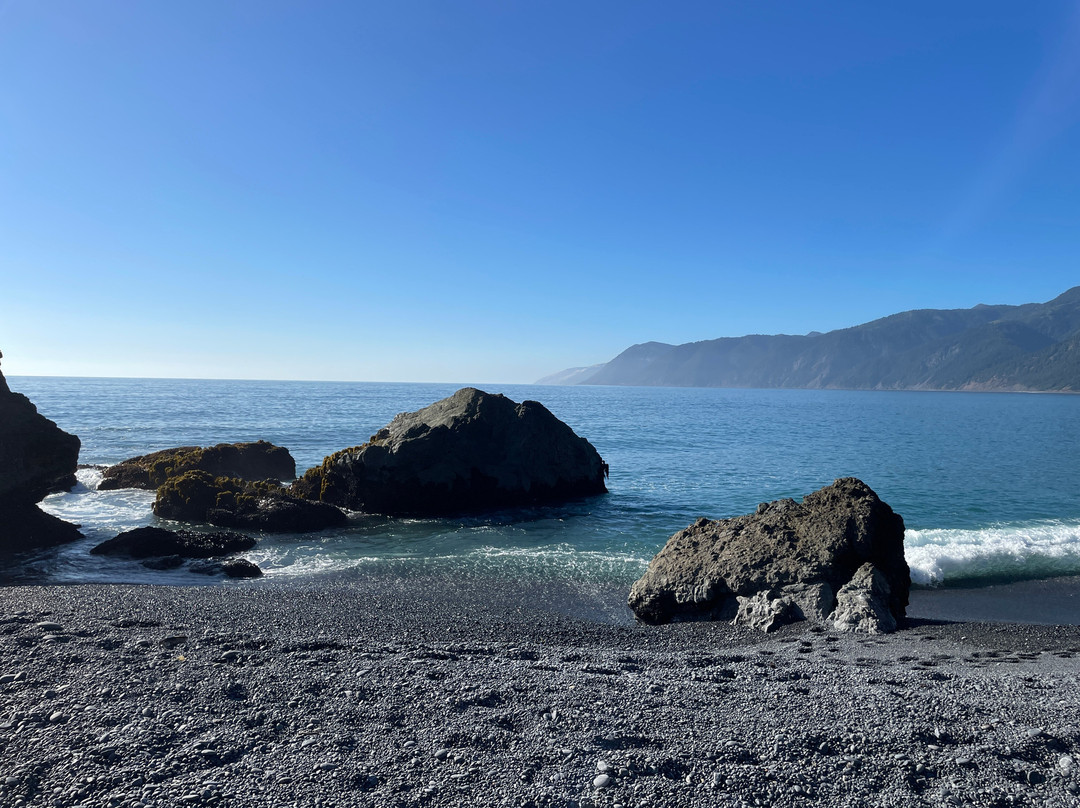 Black Sands Beach景点图片