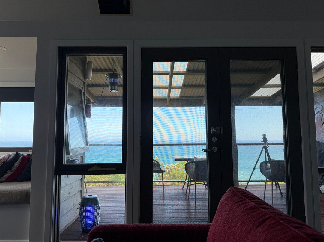 Points South By The Sea主图