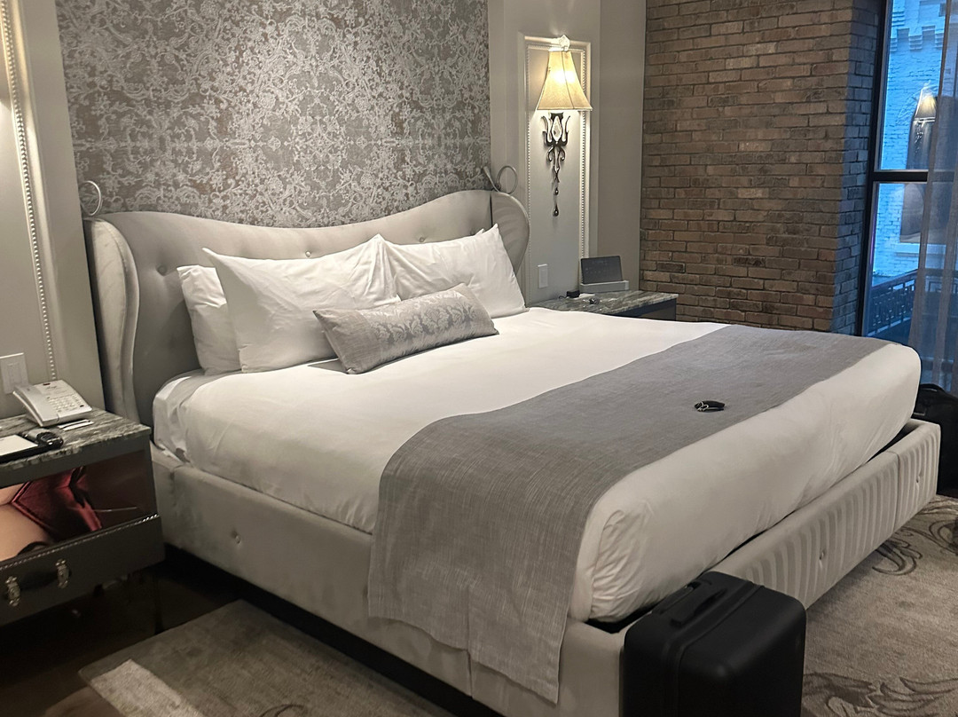 The Ivey's Hotel主图