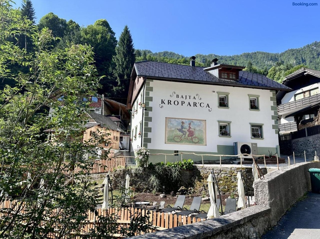 Bajta Kroparica Hostel