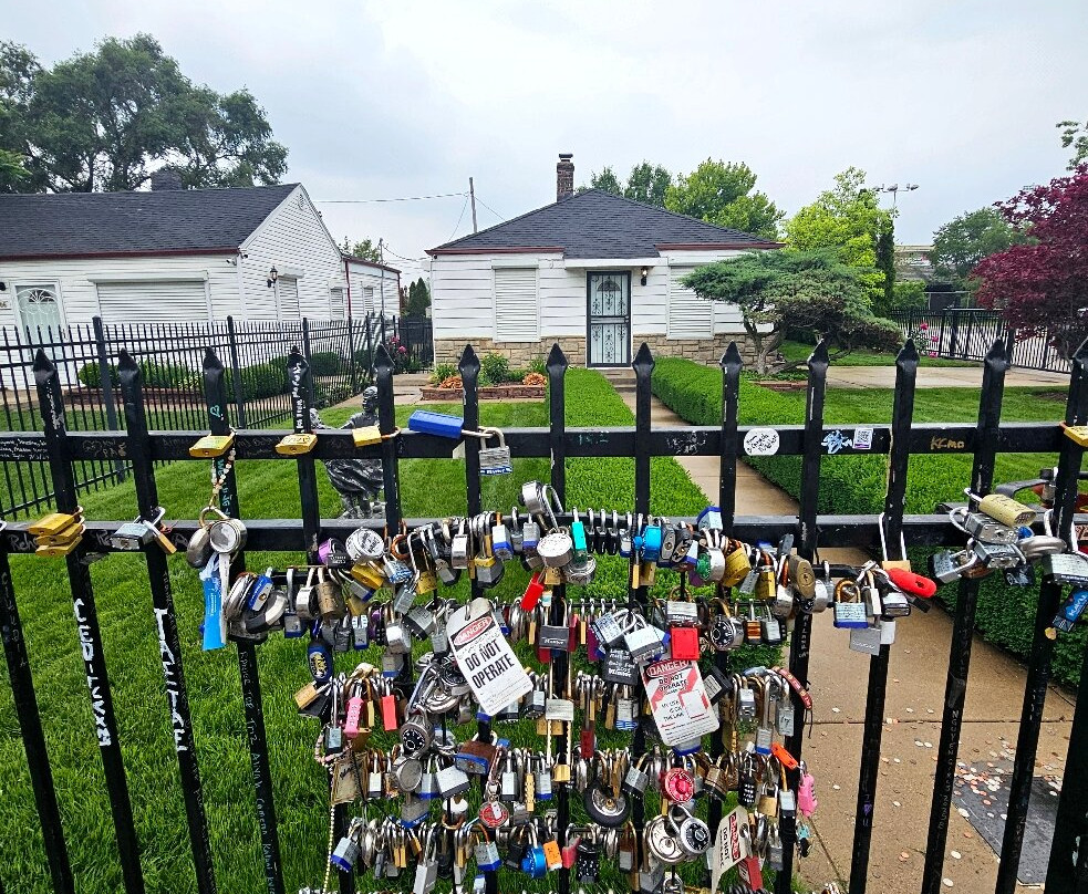 Michael Jackson Family Home景点图片