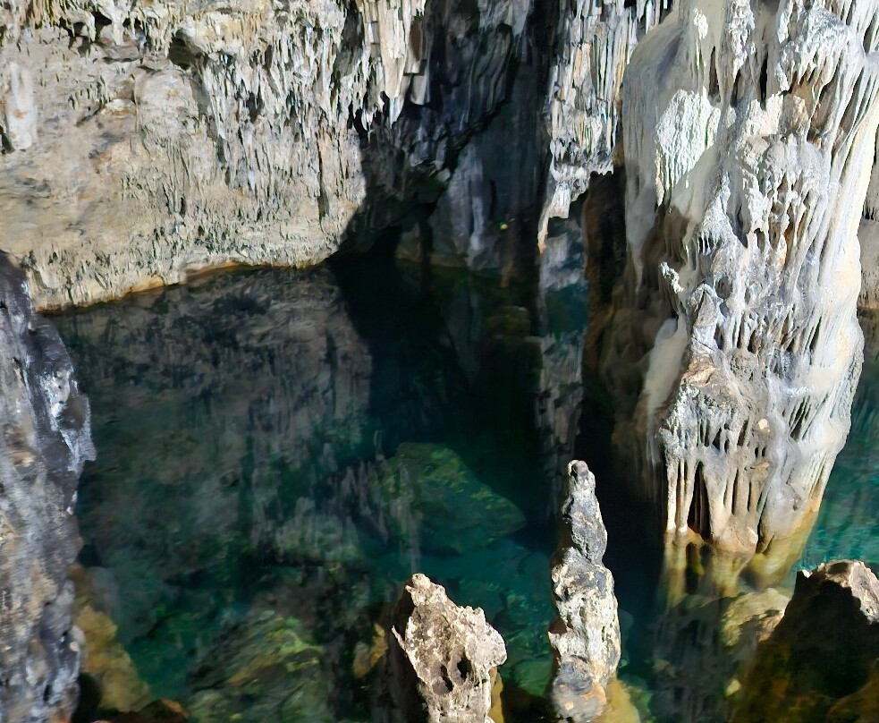 Anahulu Cave - The Underground Swimming Pool-Haveluliku必去景点