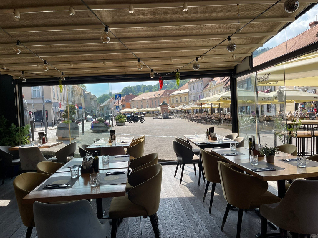 Ara Pizzeria & Burger Bar