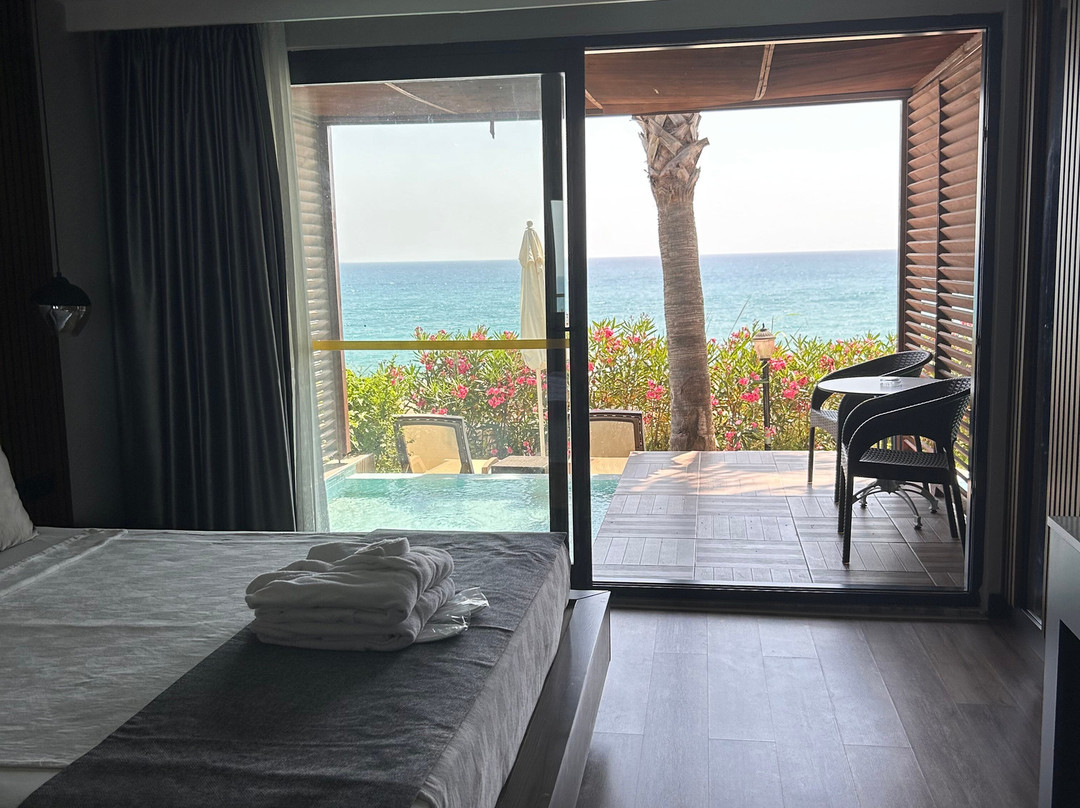 Adora Calma Beach Hotel主图