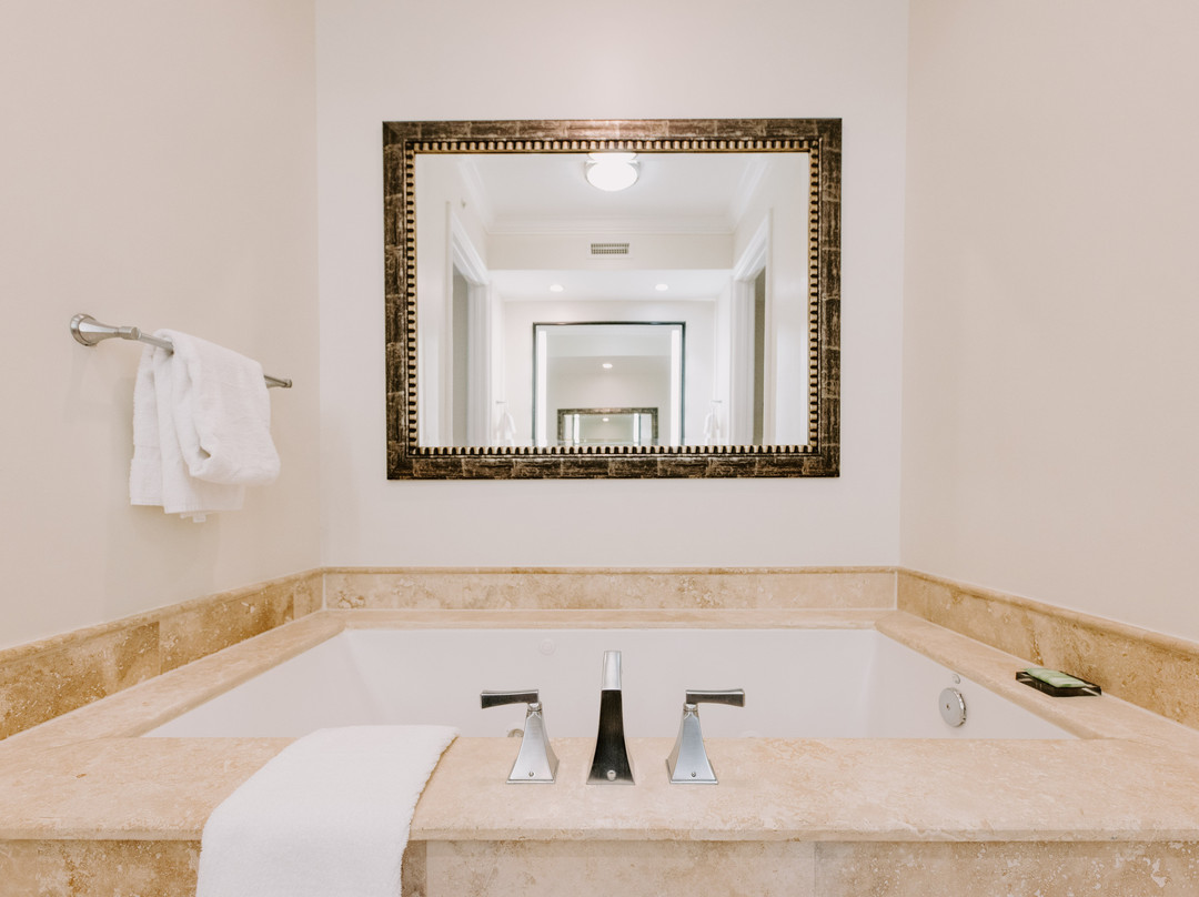 基韦斯特海滨万豪酒店主图