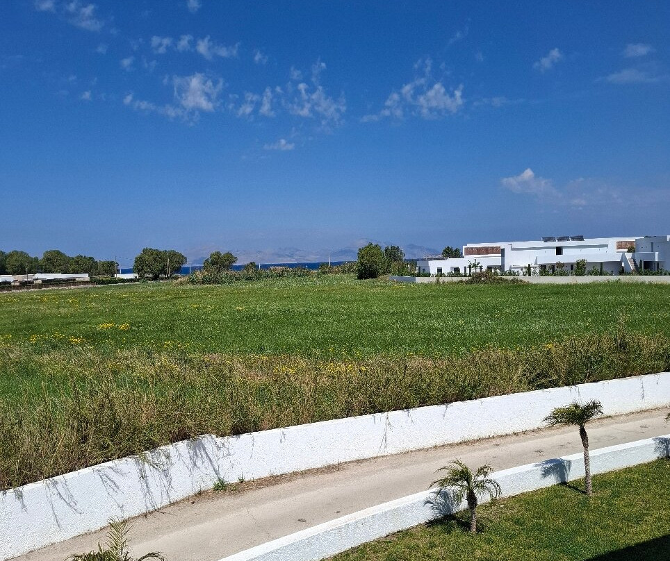 Sandy Beach Hotel & Family Suites主图