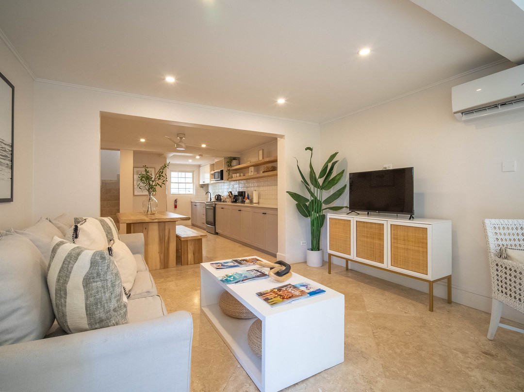 Little Good Harbour主图