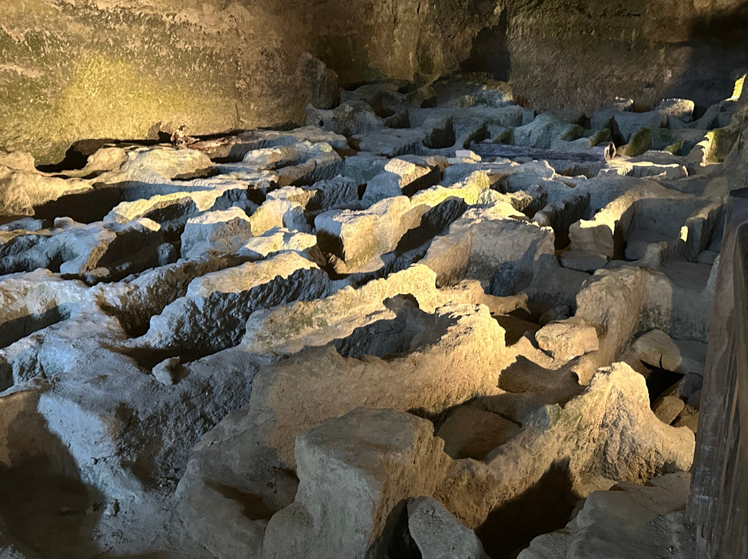 Monolithic Church of Saint-Jean of Aubeterre-Aubeterre-sur-Dronne必去景点