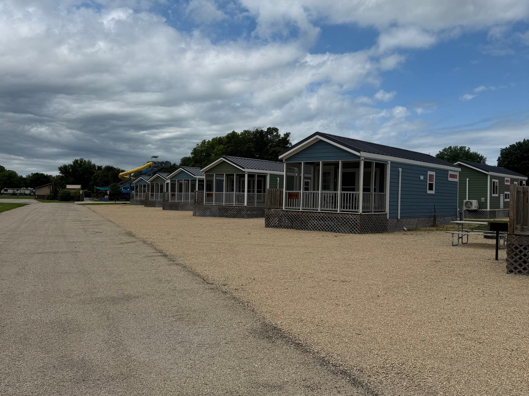 O'Connell's RV Campground Lakefront Cabin 9主图