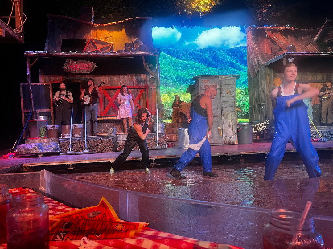 Hatfield & McCoy Dinner Show-皮金福奇必去景点