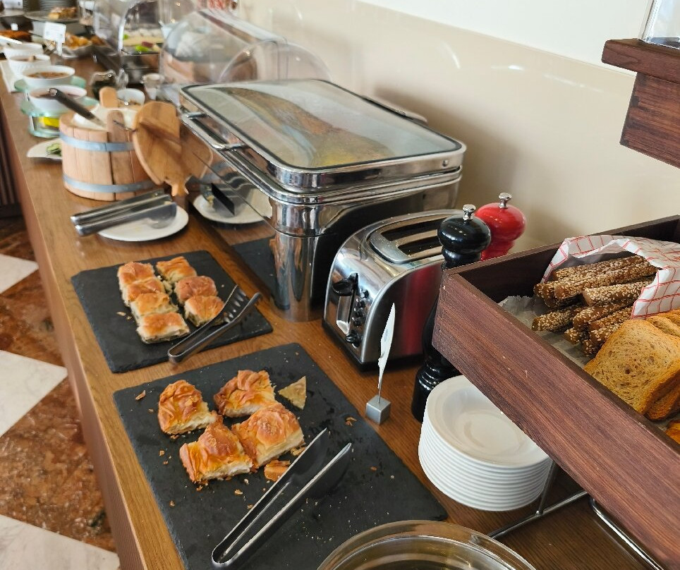 Chloe Luxury Hotel主图