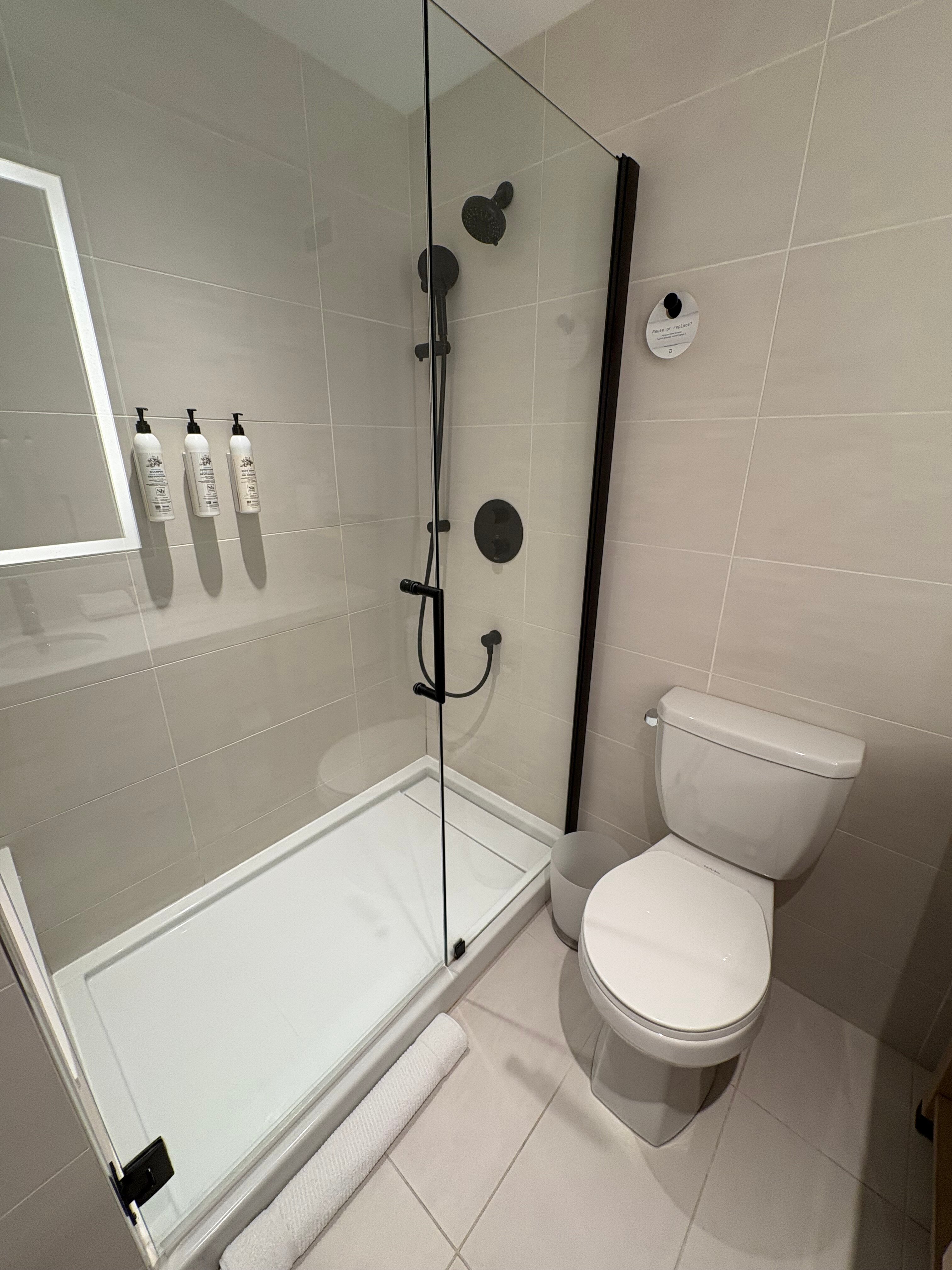 Delta Hotels Kamloops-浴室