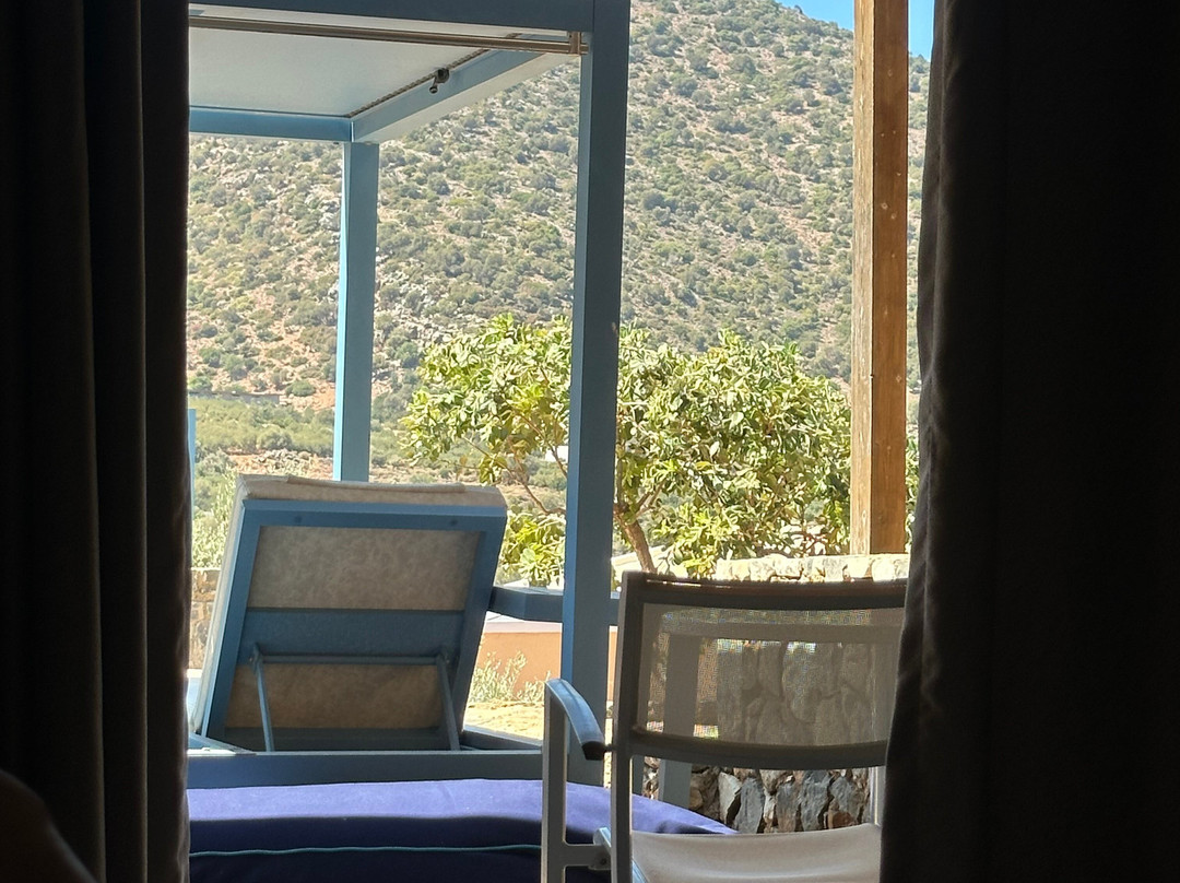 费里昂套房温泉度假酒店主图