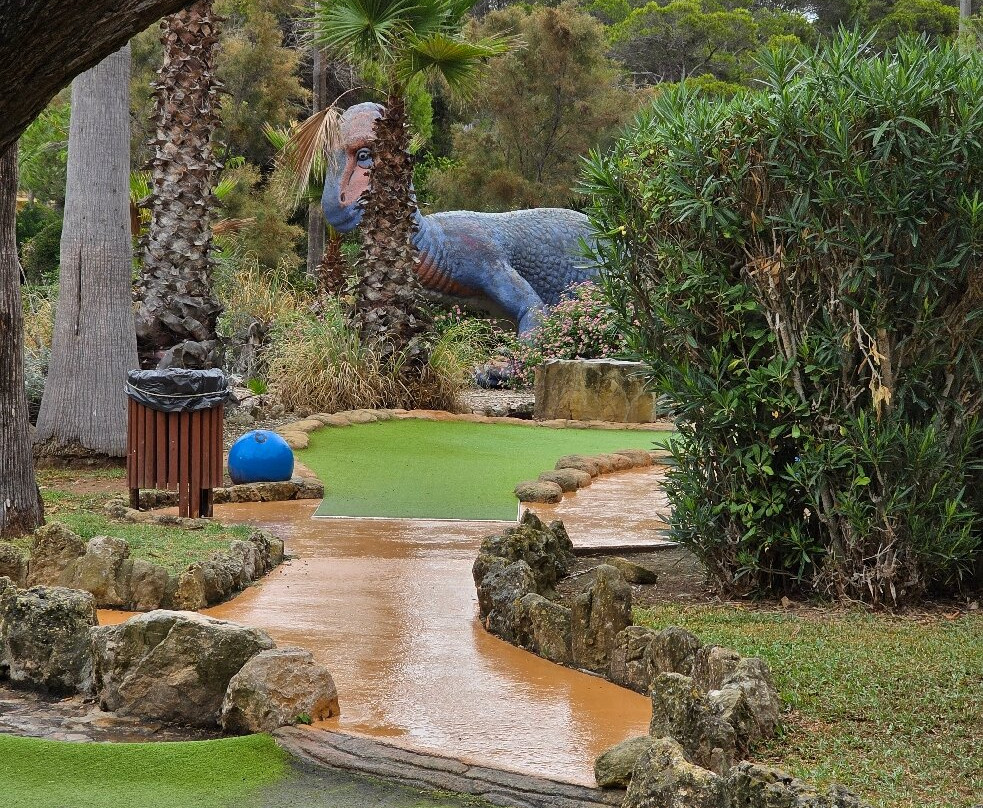 Dino Minigolf-帕尔马海滩必去景点