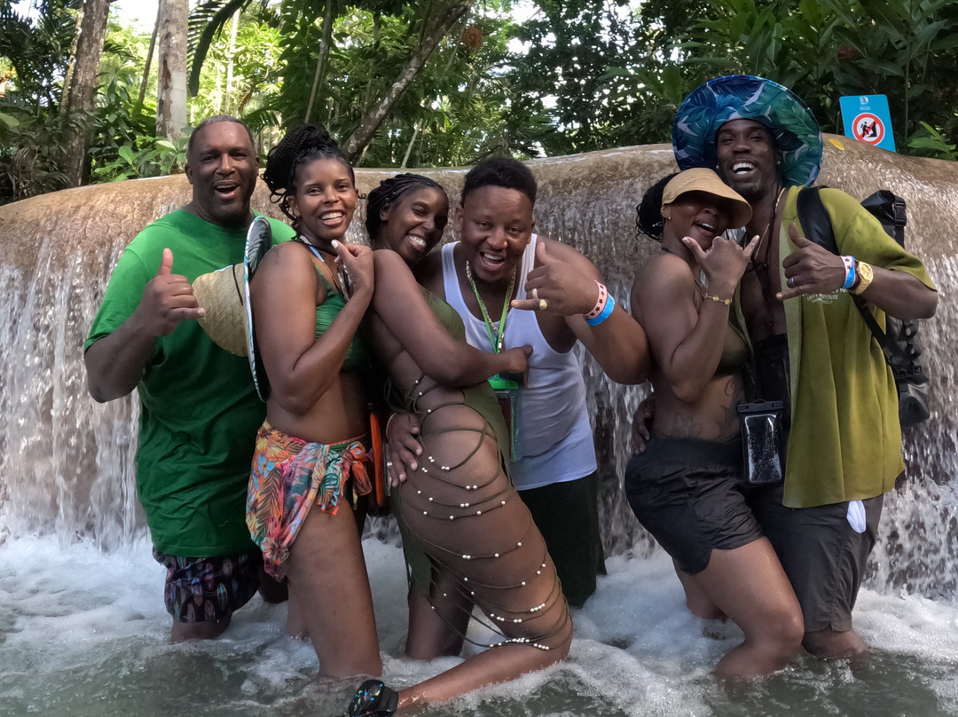 Mike's Tours & Transportation-蒙特戈贝必去景点