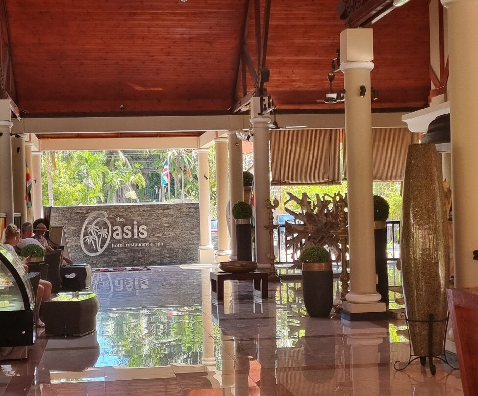 Oasis Hotel Restaurant & Spa主图