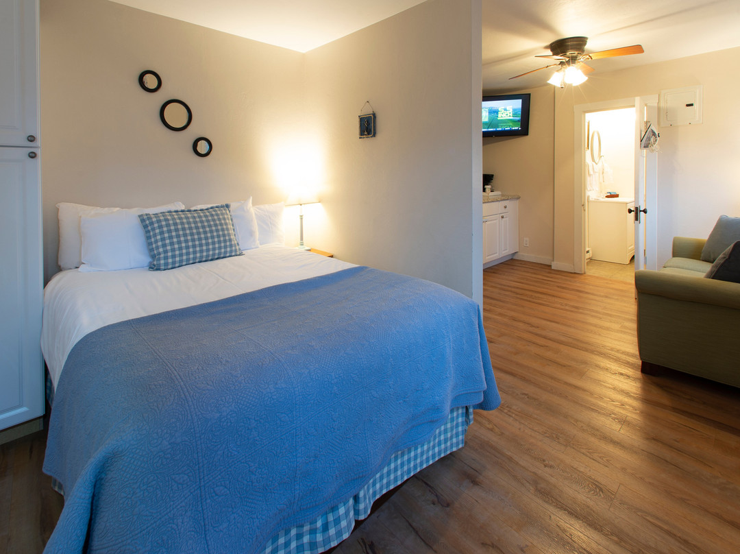 Edgewater Resort主图