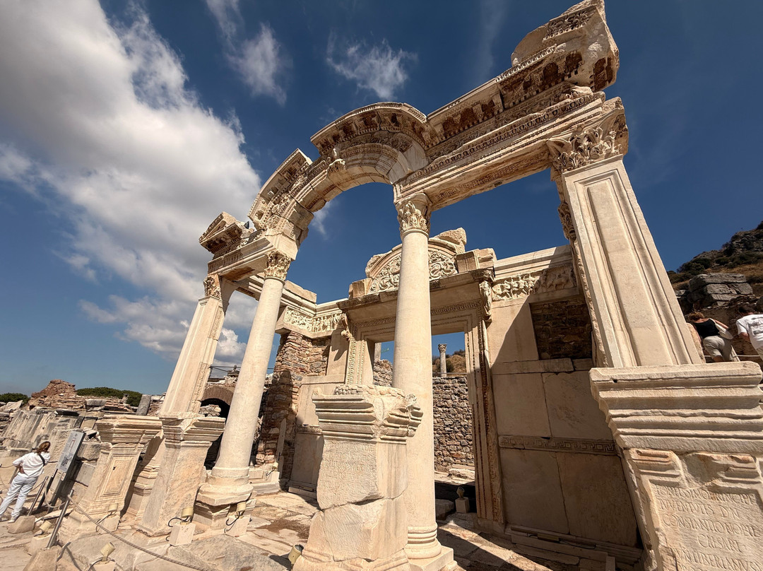 Kusadasi Taxi Port-Yucel Taxi-库萨达斯必去景点