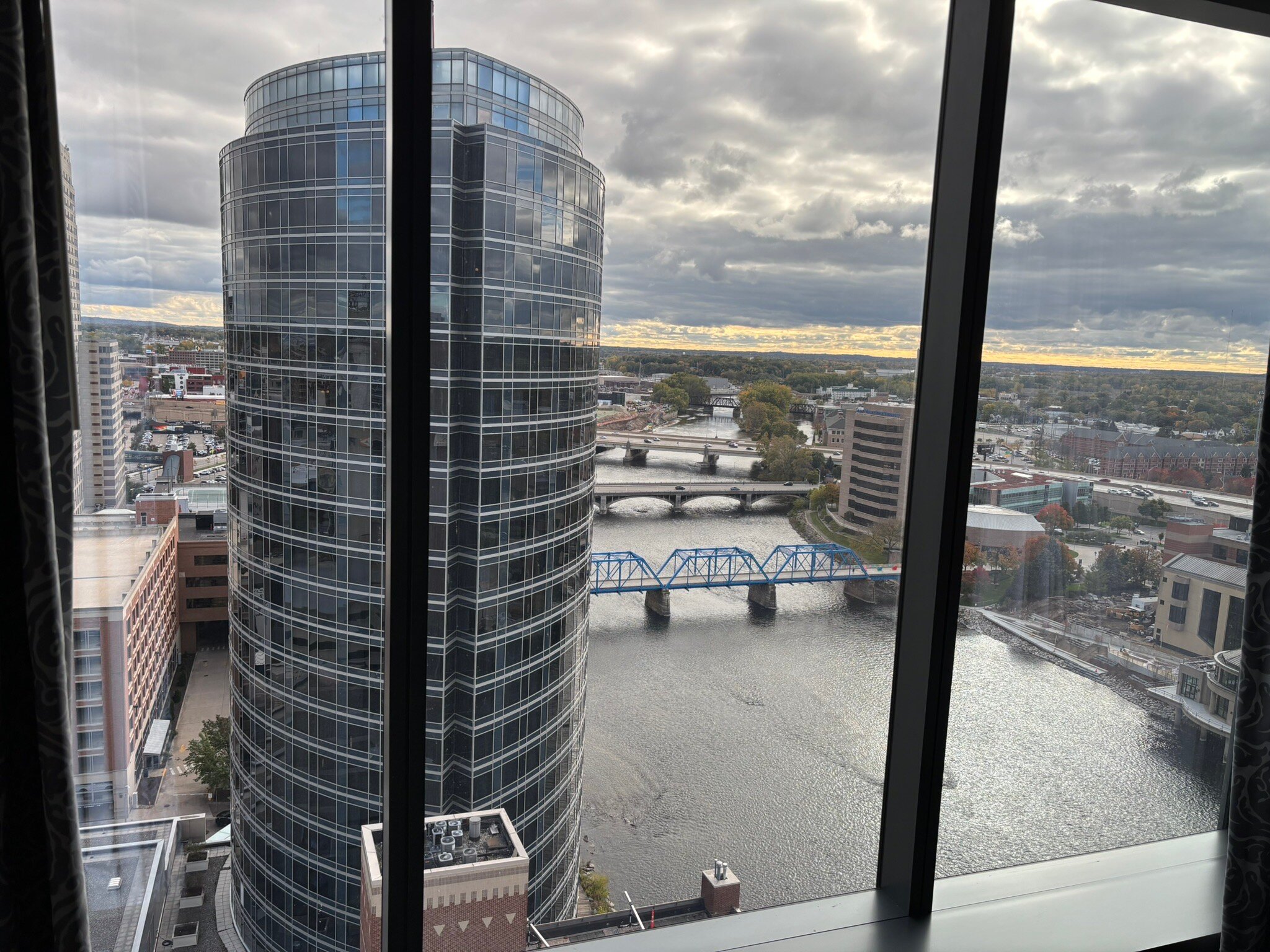 阿姆威格兰德广场酒店-官方