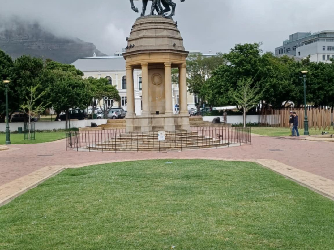 Delville Wood Memorial-Somerset East必去景点