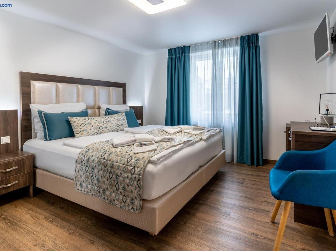 Kusterdingen酒店住宿-Hotel Myrsini