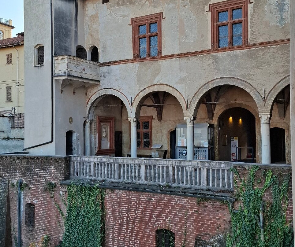 Museo Civico Casa Cavassa-萨卢佐必去景点