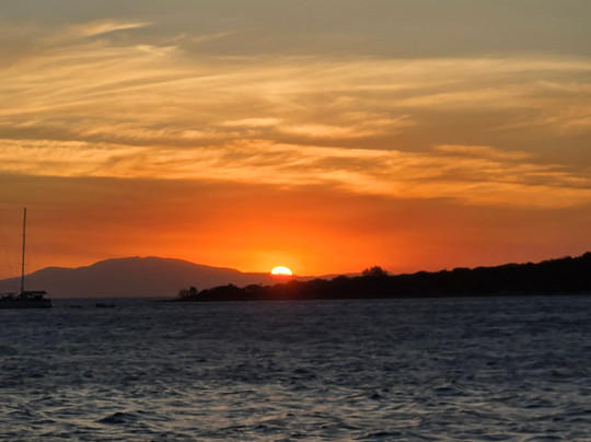 Cumberland Charter Yachts-艾尔利滩必去景点