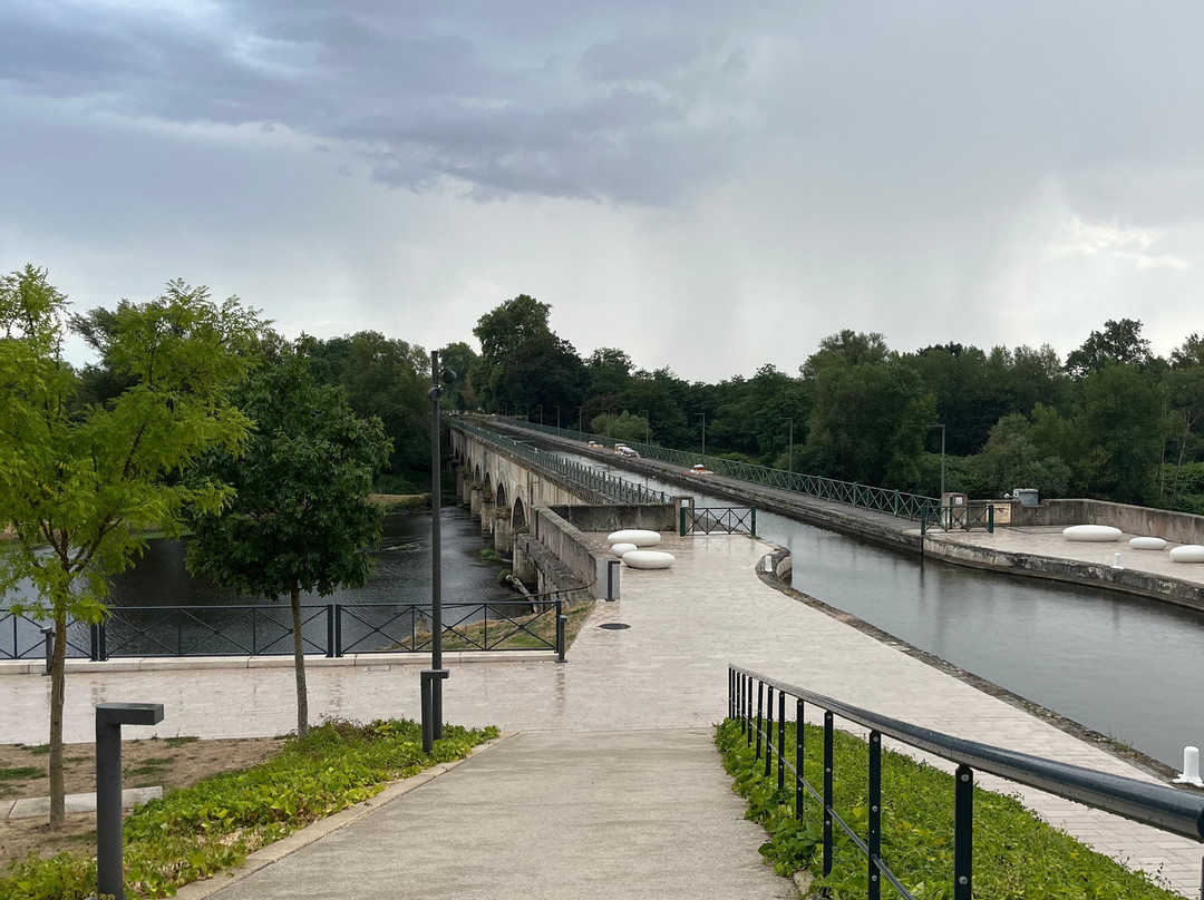 Canal bridge over the Loire-Digoin必去景点