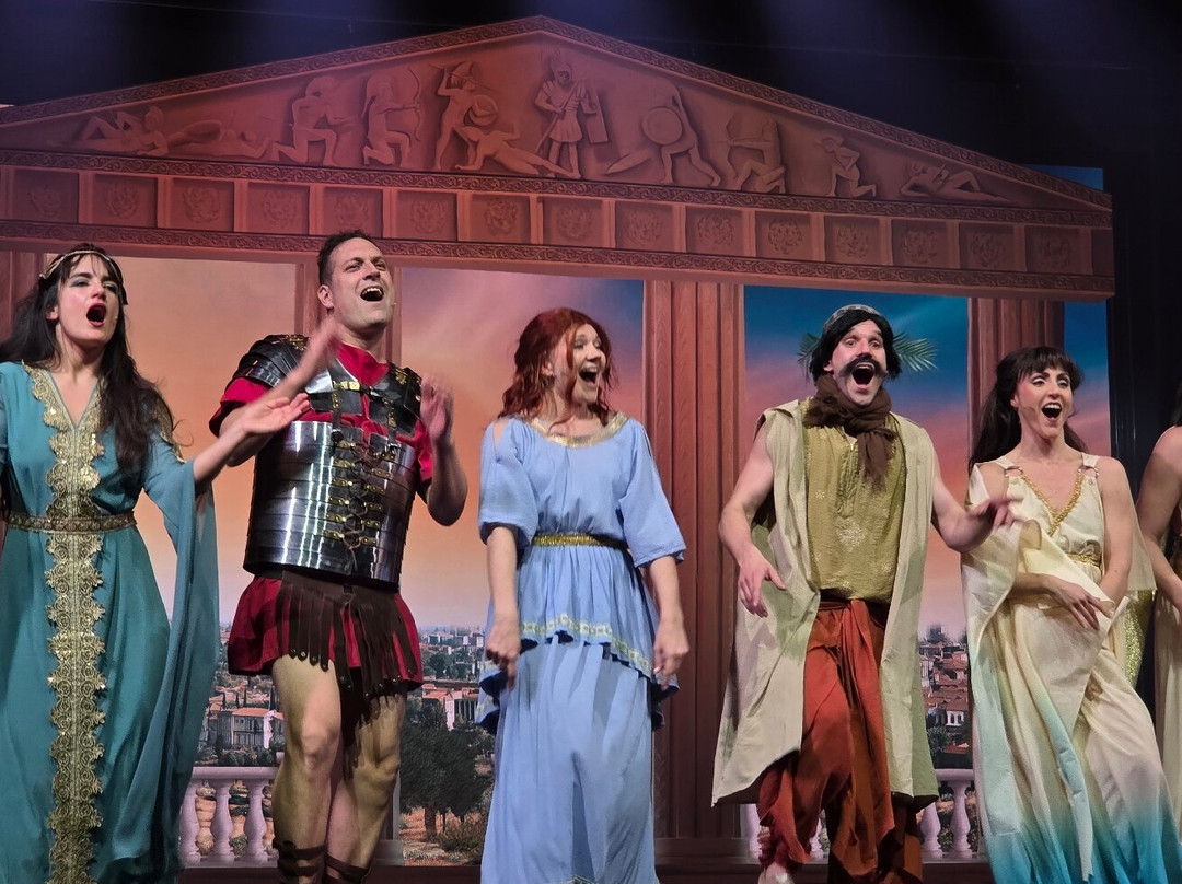 Theatre Barnabe-Servion必去景点