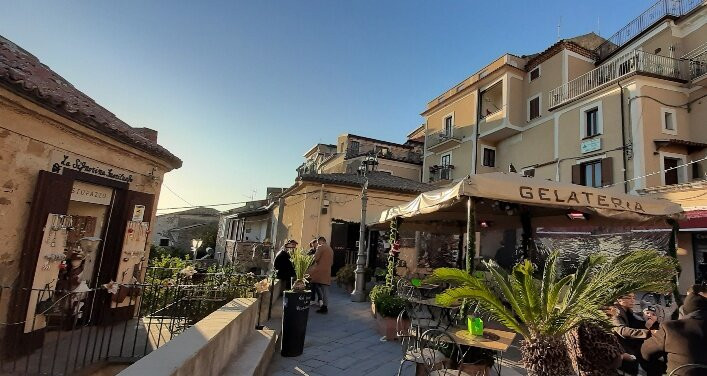 Piazza 10 Ottobre 1123-Castellabate必去景点