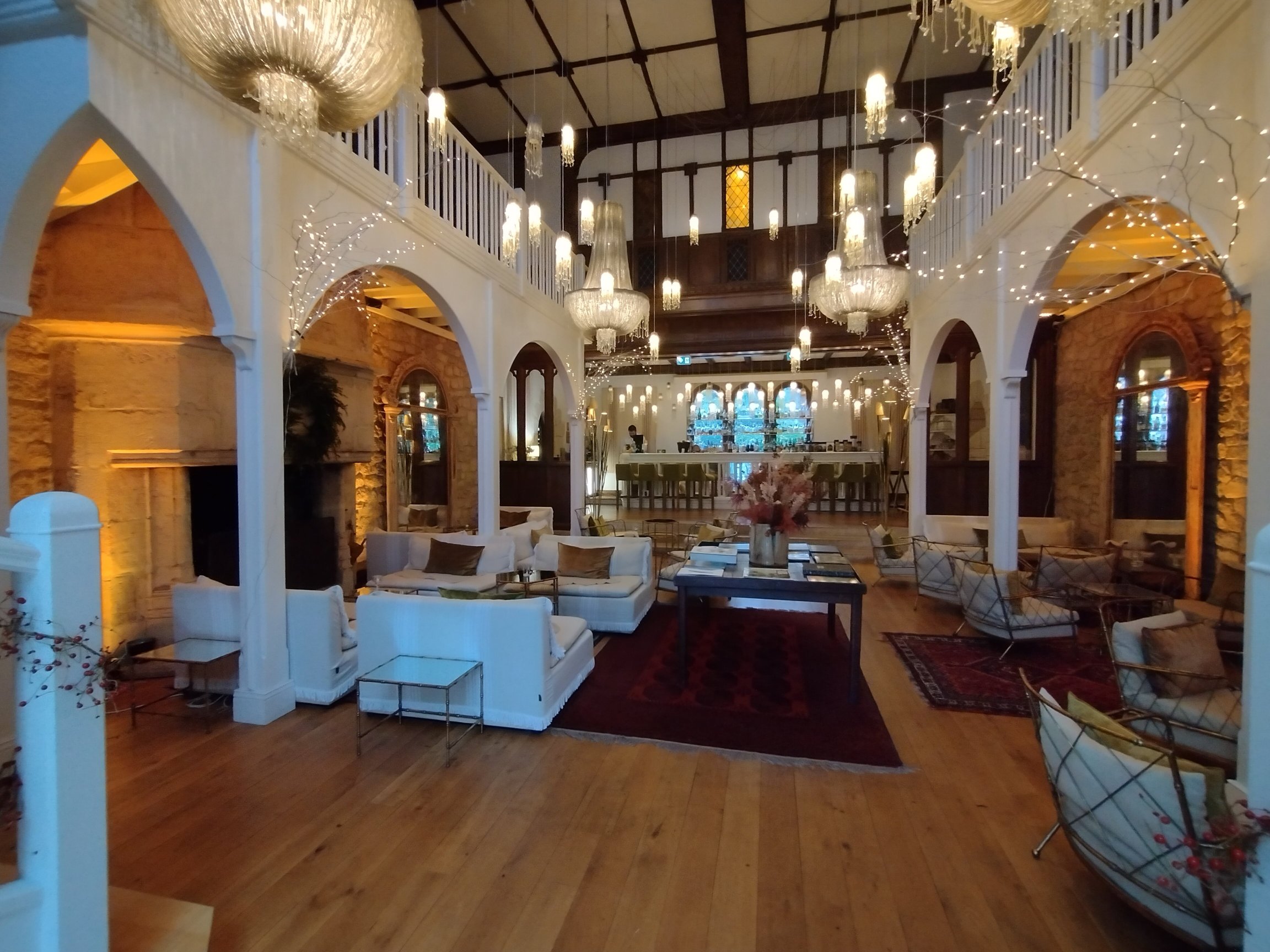 Brindos, Lac & Château-官方