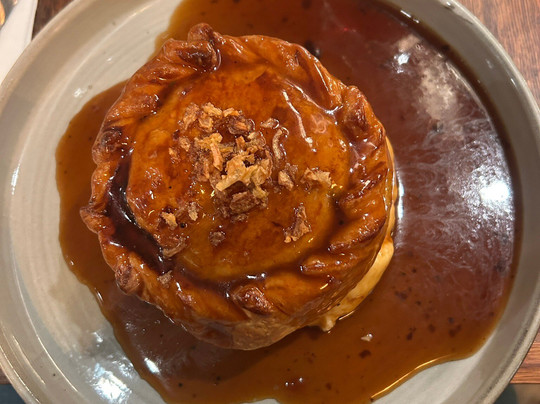 Charming Bedrooms at the Swan Inn Chiddingfold主图