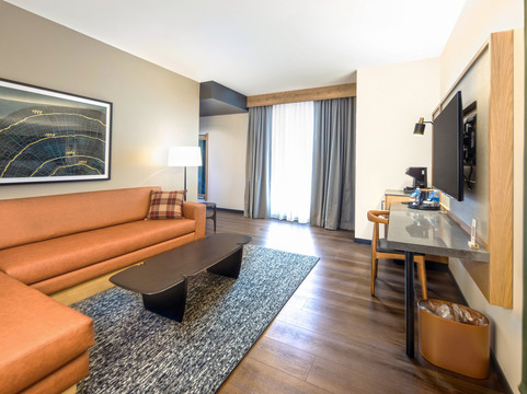 The Key Hotel Dubuque, Tapestry Collection by Hilton