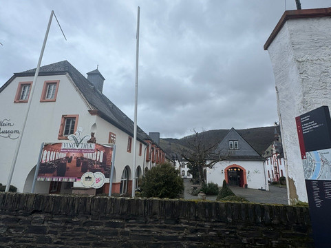 Cusanus-Stift-贝恩卡斯特尔－屈斯必去景点