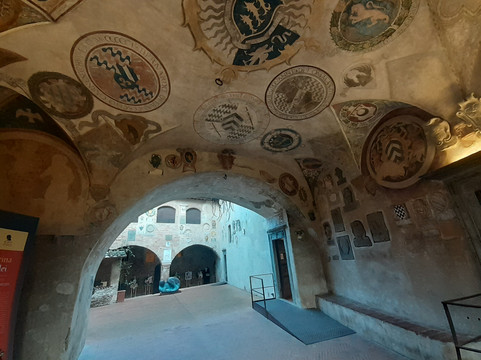 Palazzo Pretorio-切塔尔多必去景点