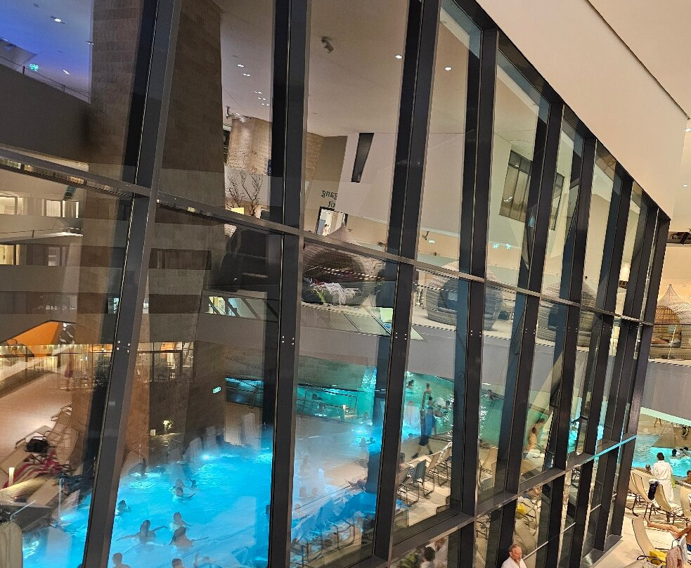 卡拉温肯贺夫温泉酒店主图