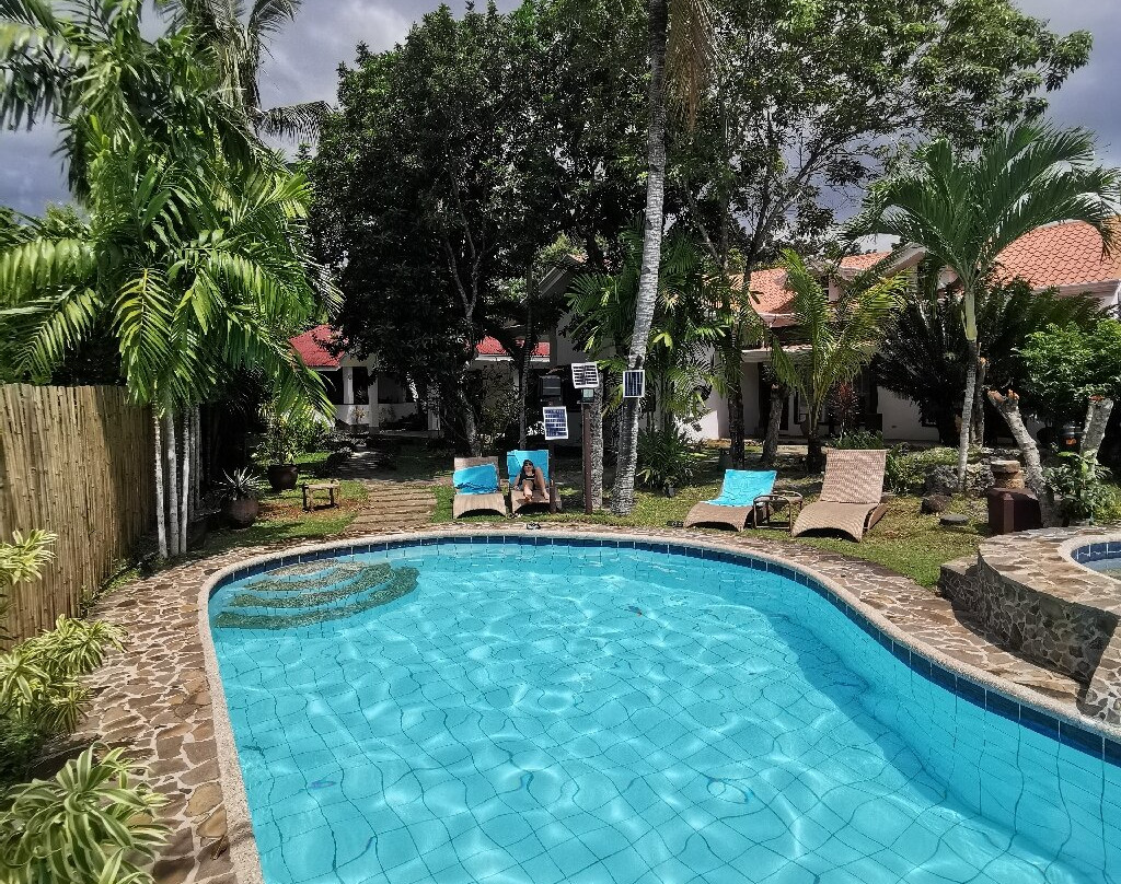 福茂萨波荷别墅酒店主图