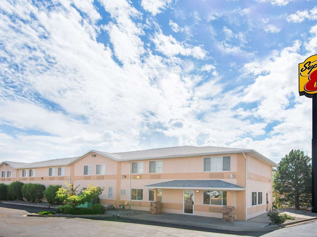 特立尼达速8酒店