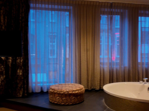 曼佐套房酒店主图