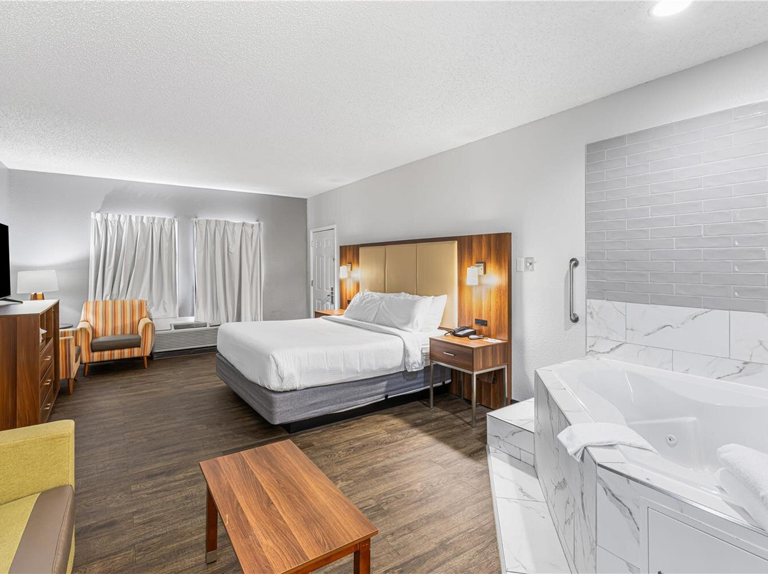 海伦市中心贝斯特韦斯特SureStay酒店