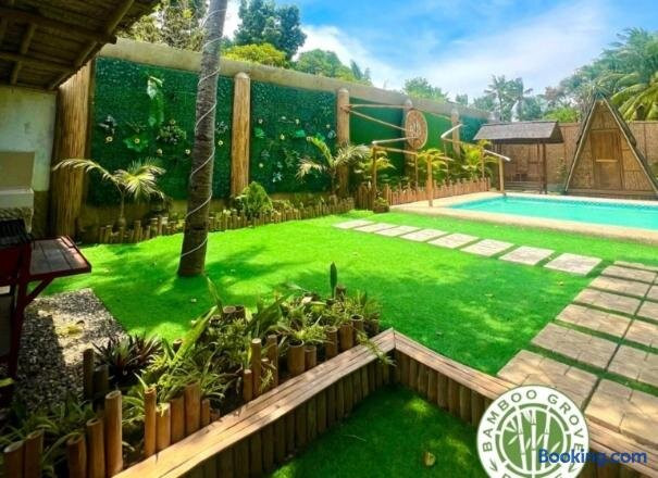Bamboo Grove Royale by Hiverooms