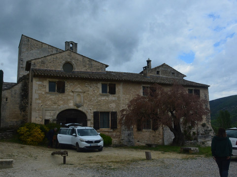 Abbaye de Saint-Hilaire-Menerbes必去景点