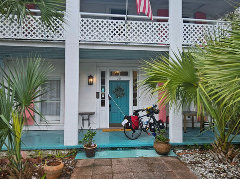 老卡拉贝尔酒店主图