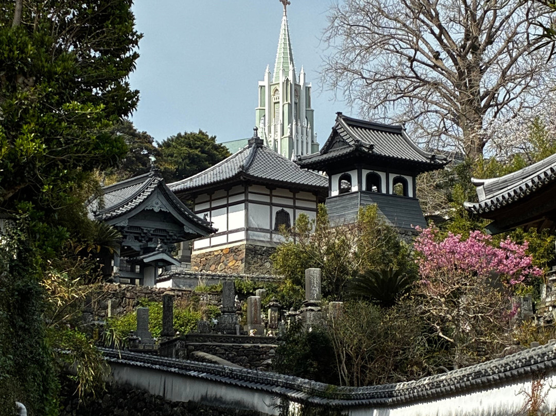 Temple and the Church Scenery-平户市必去景点